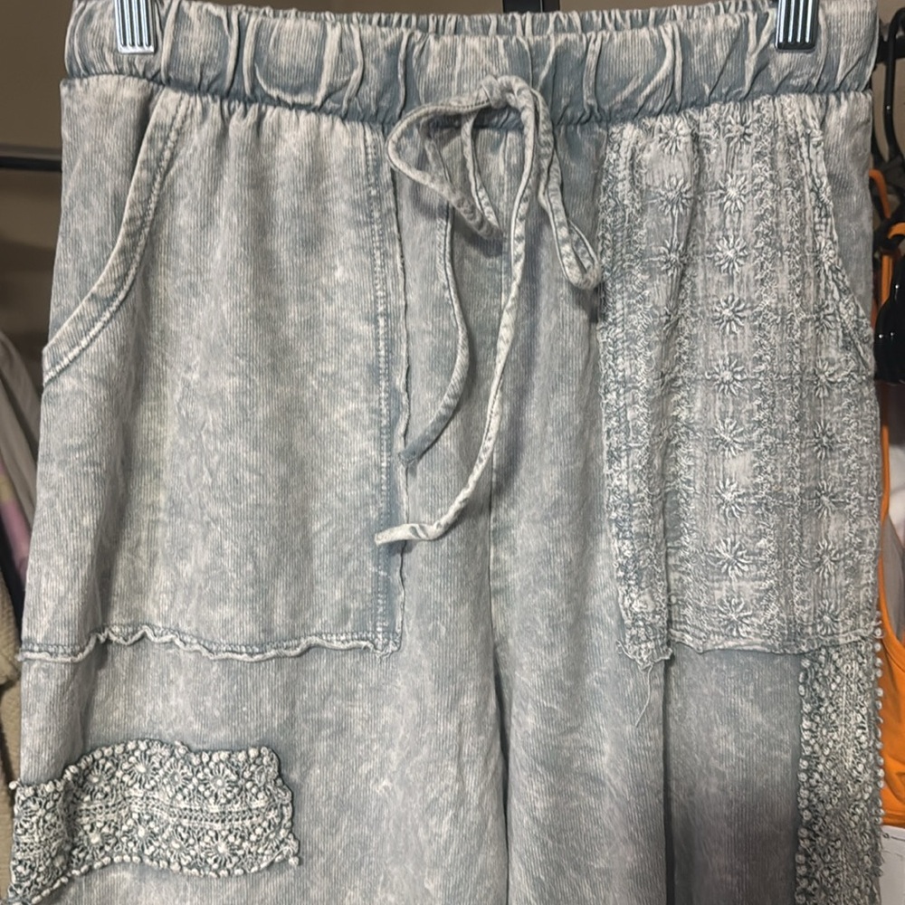 NWOT J.Her Eyelet Joggers - Picture 7 of 9